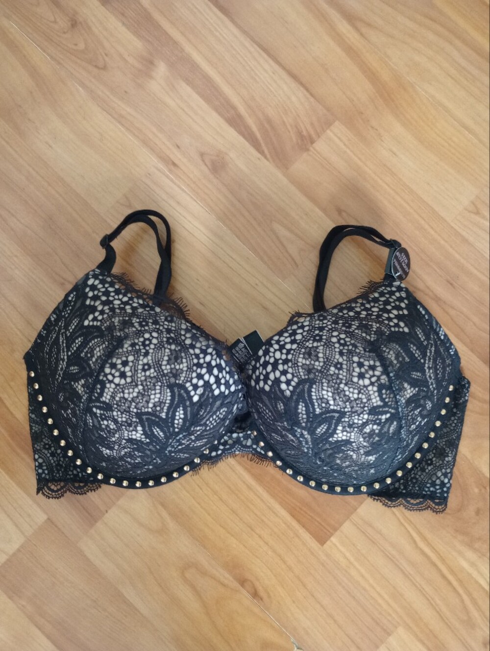 New Victoria's Secret Bombshell Lace Push-Up Bra with Gold Studs